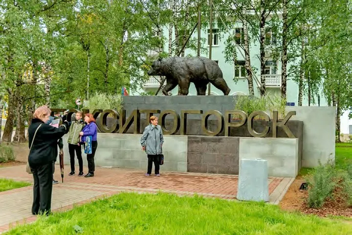памятник медведю в Магнитогорске
